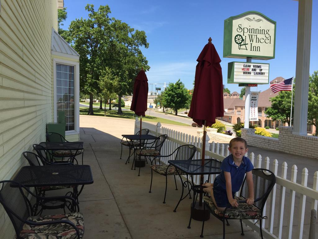 Spinning Wheel Inn Branson Exterior foto